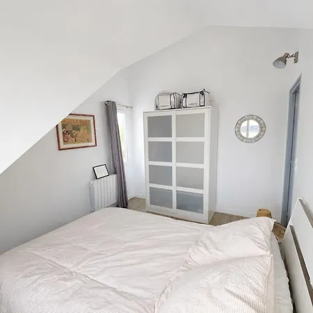 With Garden And Parking Apartment